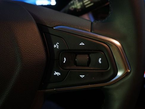 Certified 2025 Chevrolet Trax LT w/ LT Convenience Package image 20