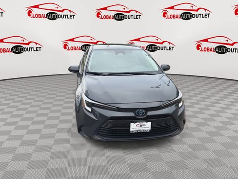 Used 2023 Toyota Corolla LE FWD image 3