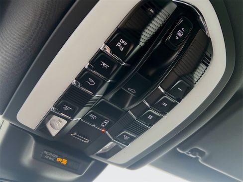 New 2026 Porsche Macan image 14