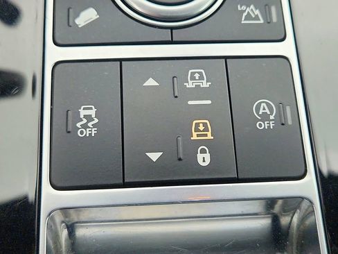 Used 2020 Land Rover Discovery HSE image 40