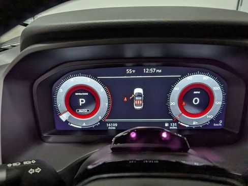 Used 2025 Nissan Rogue SL w/ Tech Package image 16