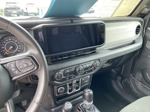 Used 2024 Jeep Wrangler Unlimited Sport AWD/4WD image 23