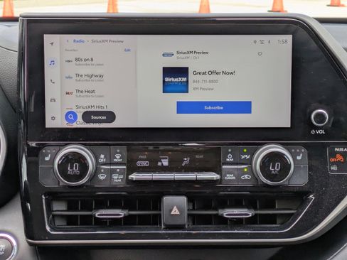 Used 2023 Toyota Highlander XLE image 14