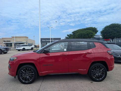 Used 2023 Jeep Compass High Altitude AWD/4WD image 3