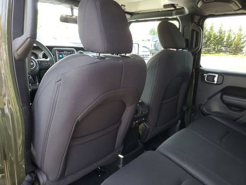 Used 2023 Jeep Wrangler Unlimited AWD/4WD image 25
