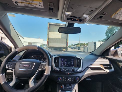 Used 2018 GMC Terrain SLE w/ Driver Convenience Package FWD image 17