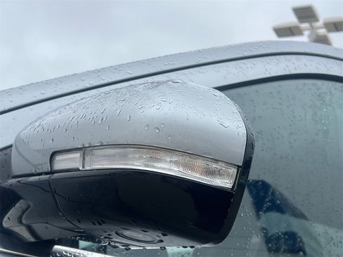 Used 2023 Ford Expedition Limited image 11