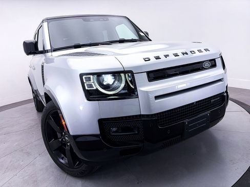Used 2023 Land Rover Defender 130 X-Dynamic SE AWD/4WD image 11