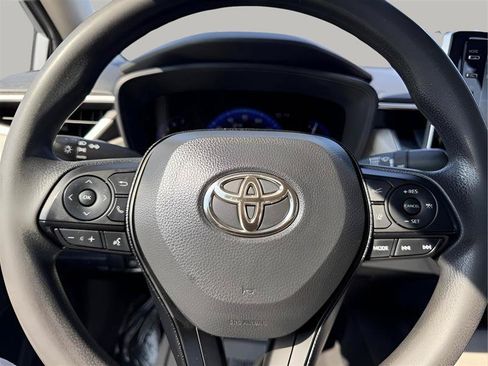 Used 2021 Toyota Corolla LE FWD image 40