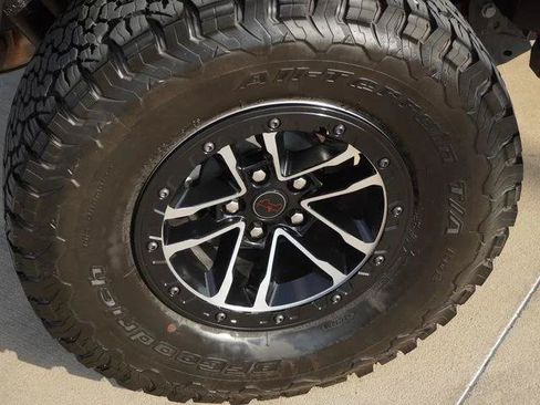 Certified 2025 Jeep Wrangler Unlimited Rubicon AWD/4WD image 11