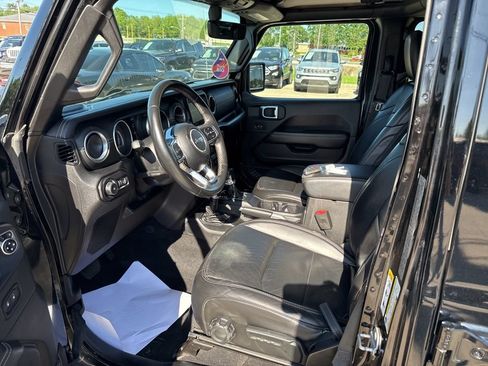 Used 2018 Jeep Wrangler Unlimited Sahara AWD/4WD image 25