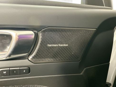 Certified 2023 Volvo XC40 B5 Plus w/ Climate Package image 19