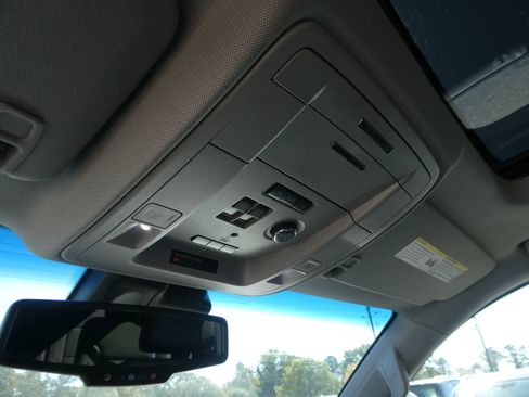 Used 2019 GMC Yukon XL SLT image 24