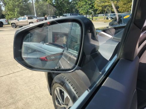 Certified 2021 Toyota Highlander XLE FWD image 11