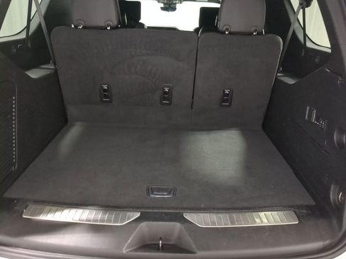 Used 2024 GMC Yukon XL Denali w/ Advanced Technology Package image 32