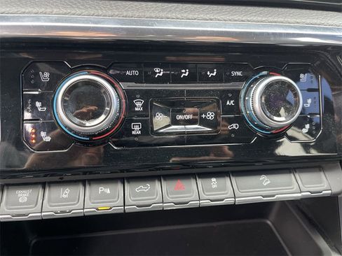 Used 2024 GMC Sierra 3500 Denali w/ Denali Reserve Package image 18