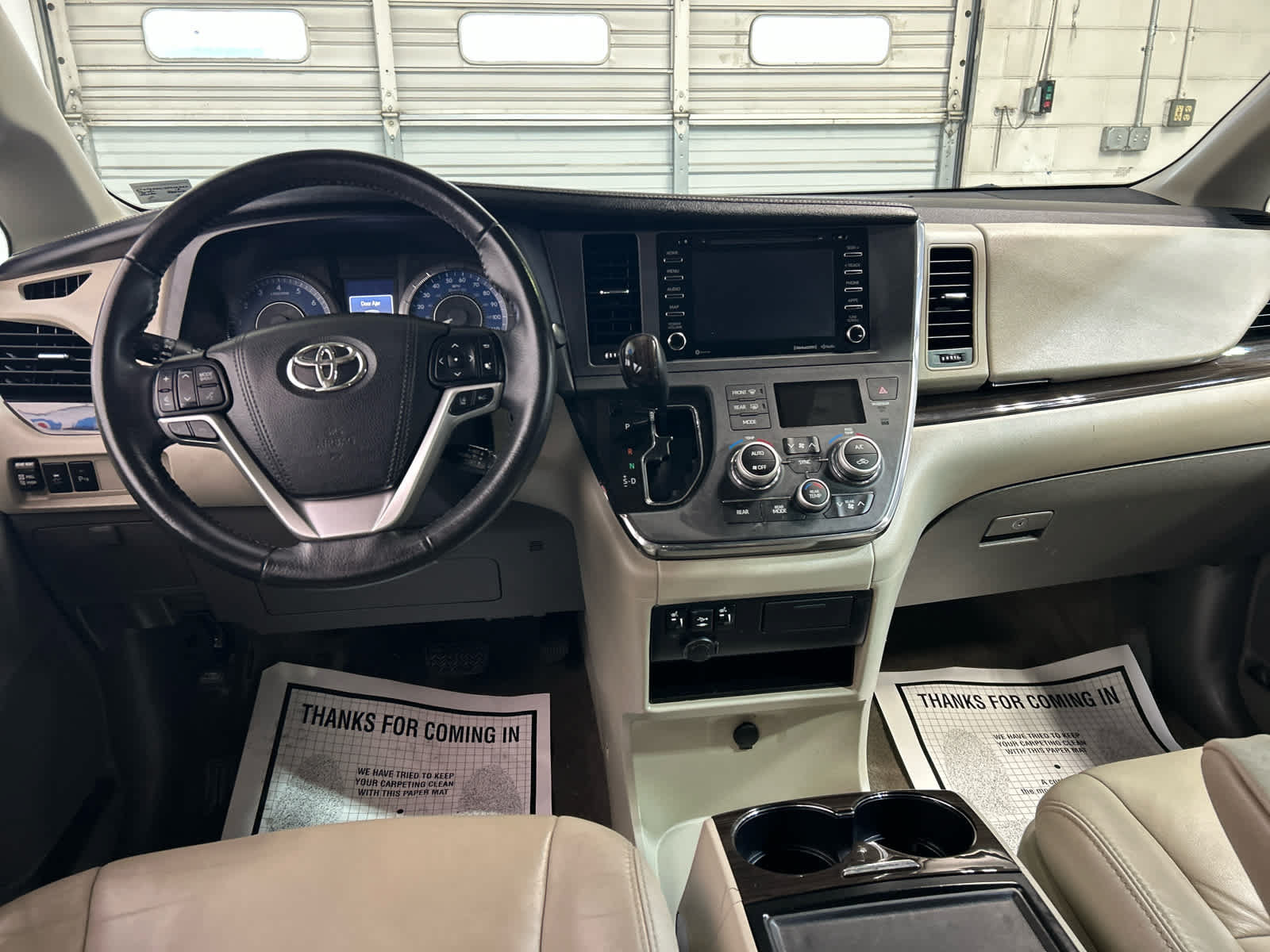Used 2018 Toyota Sienna XLE w/ XLE Navigation Package FWD image 4