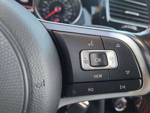 Used 2019 Volkswagen Golf S image 26