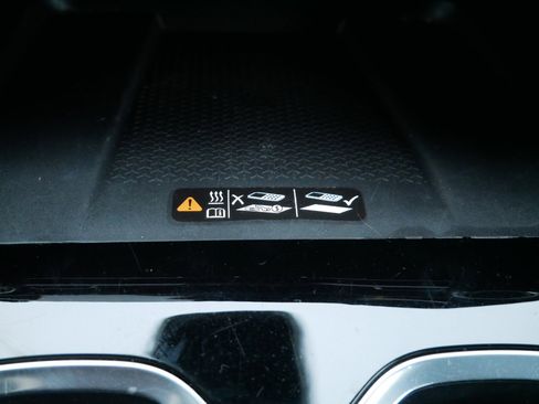 Used 2024 Chevrolet Traverse LT image 23