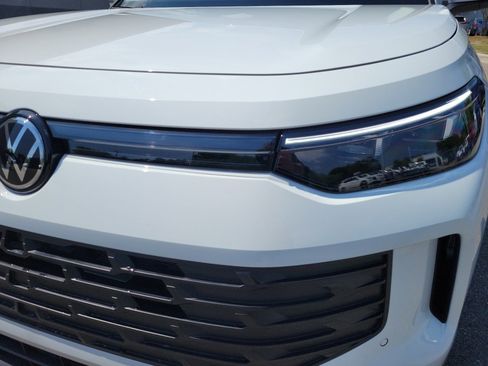 New 2026 Volkswagen Tiguan SE FWD image 26