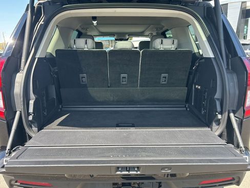 Used 2025 Ford Expedition Active AWD/4WD image 31