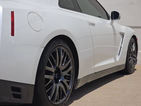 Used 2016 Nissan GT-R Premium AWD/4WD image 37