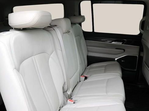 Used 2022 Jeep Wagoneer Series III image 16