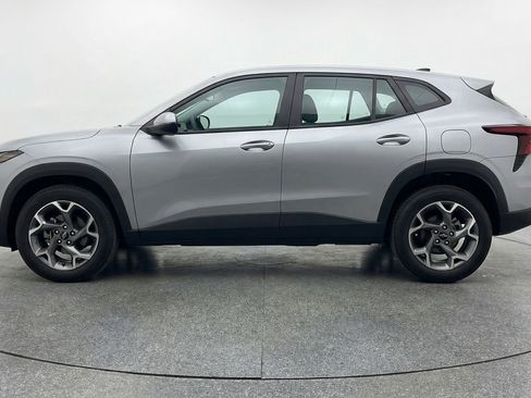 Used 2025 Chevrolet Trax LT FWD image 5