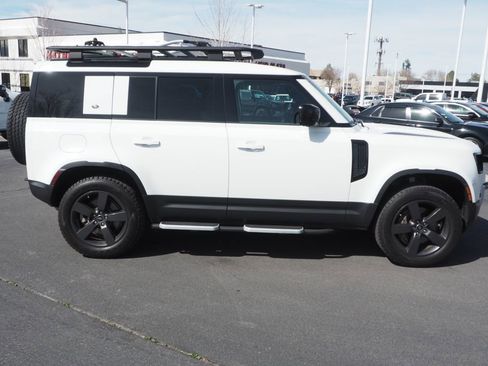 Used 2023 Land Rover Defender 110 SE image 8