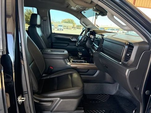 Used 2022 Chevrolet Silverado 1500 LT Trail Boss w/ LT Trail Boss Premium Package AWD/4WD image 12