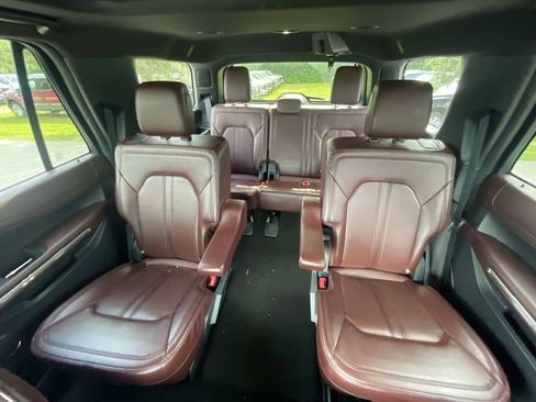 Used 2024 Ford Expedition Limited AWD/4WD image 9