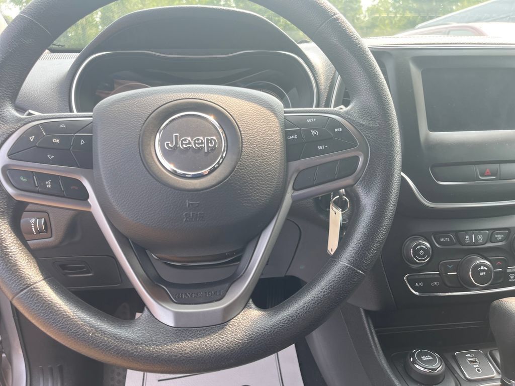 Used 2019 Jeep Cherokee Latitude w/ Popular Appearance Group AWD/4WD image 13
