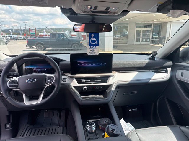 Used 2025 Ford Explorer Active w/ Active Comfort Package RWD image 2