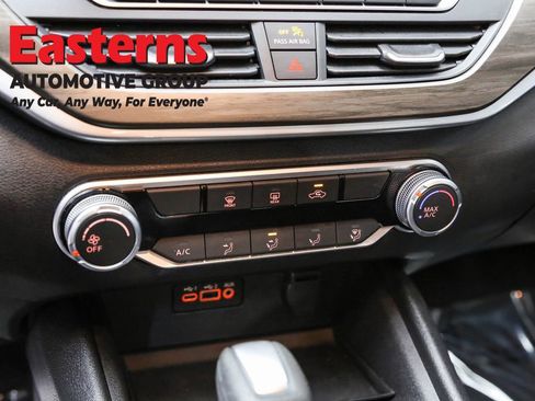 Used 2025 Nissan Altima 2.5 SV FWD image 20