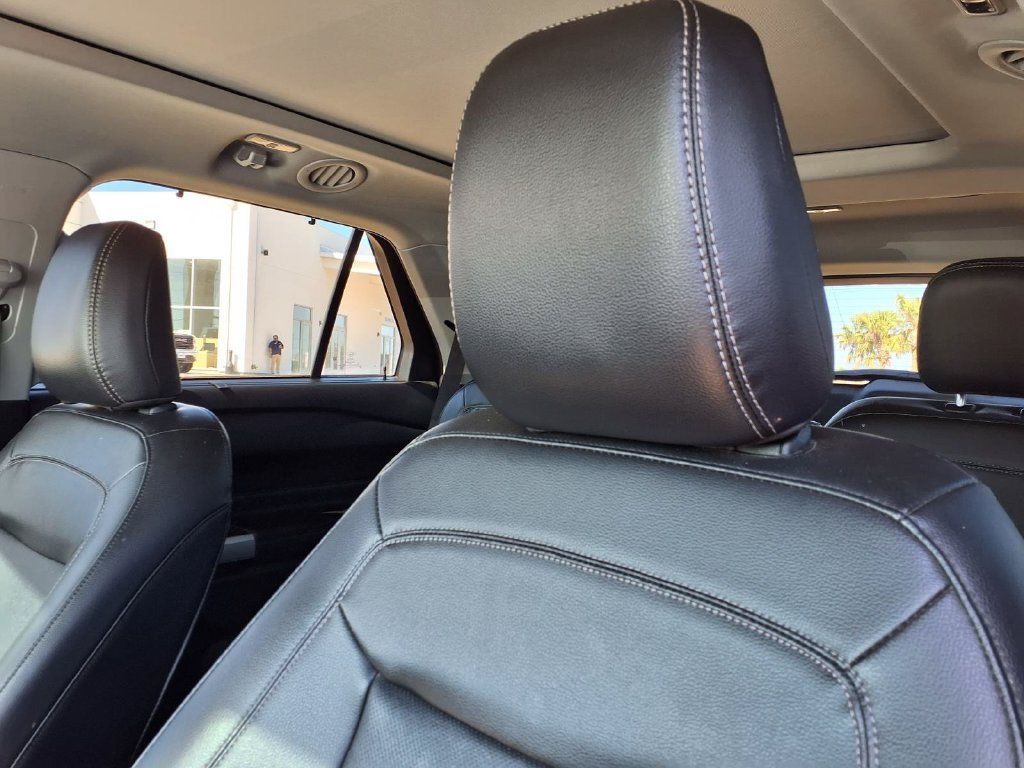 Used 2023 Ford Explorer Limited w/ Limited Technology Package RWD image 17