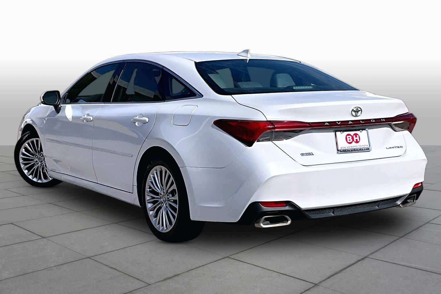 Used 2020 Toyota Avalon Limited FWD image 12