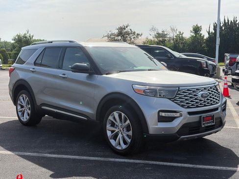 Used 2022 Ford Explorer Platinum w/ Equipment Group 601A AWD/4WD image 3