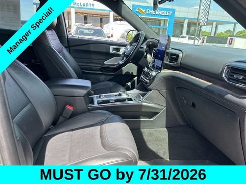 Used 2023 Ford Explorer Platinum w/ Technology Package AWD/4WD image 35