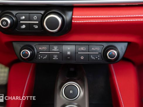 Used 2019 Ferrari Portofino image 30