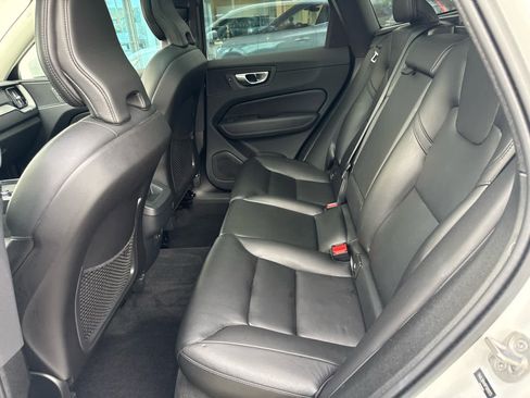 Used 2023 Volvo XC60 B5 Core w/ Climate Package AWD/4WD image 10