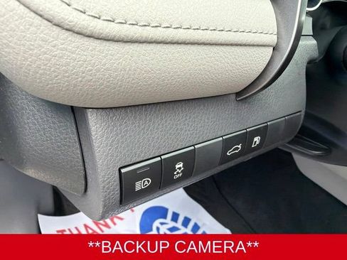 Used 2018 Toyota Camry LE FWD image 10