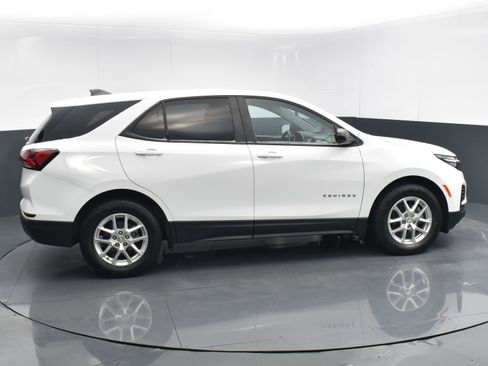 Used 2022 Chevrolet Equinox LS w/ LS Convenience Package FWD image 8