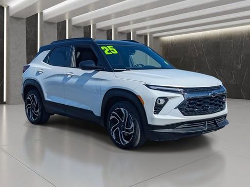 Used 2025 Chevrolet TrailBlazer RS w/ Convenience Package image 8