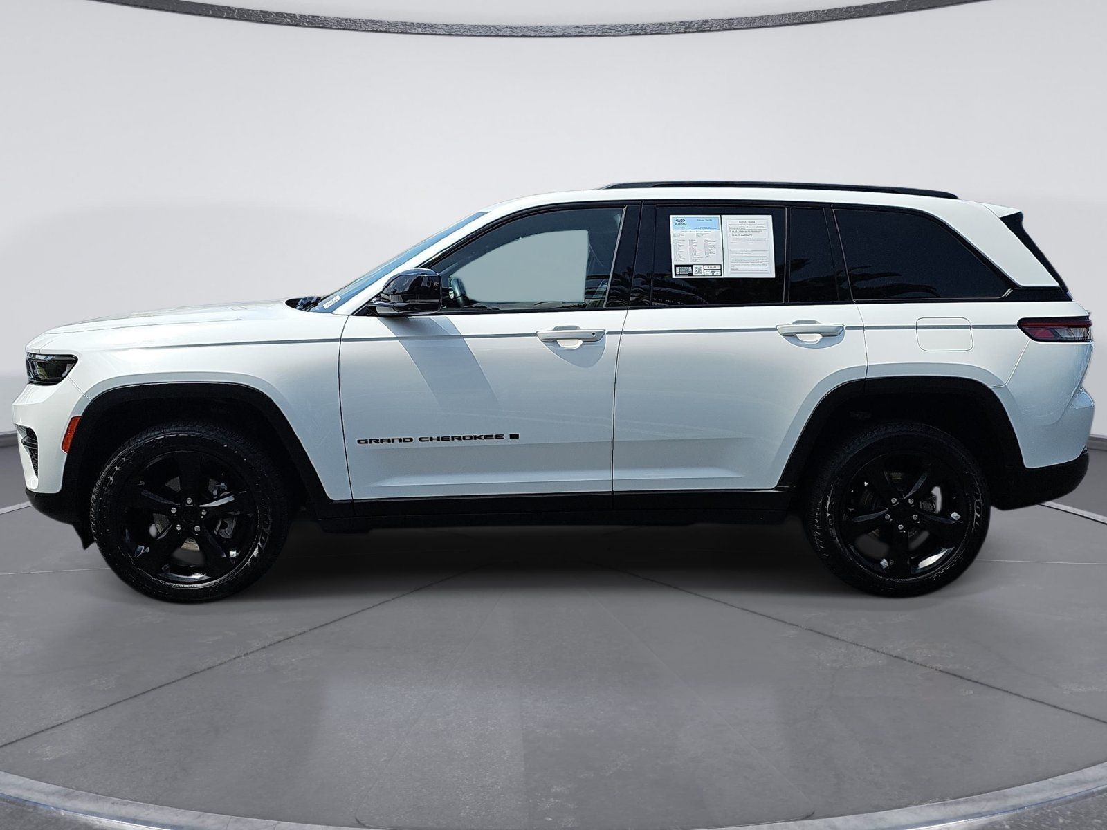Used 2022 Jeep Grand Cherokee Altitude AWD/4WD image 6