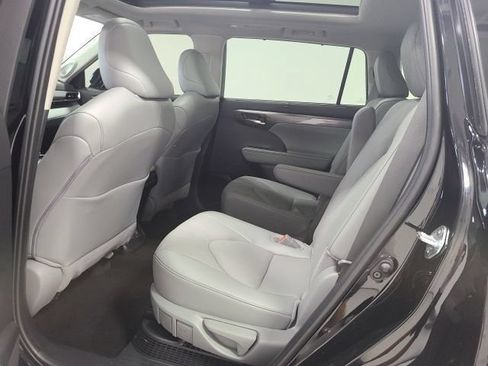 Used 2026 Toyota Highlander Platinum AWD/4WD image 23