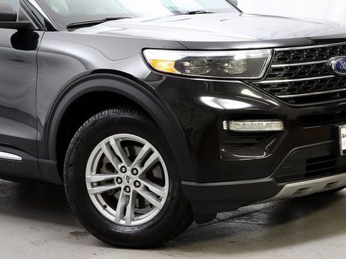 Used 2022 Ford Explorer XLT w/ Equipment Group 202A image 3