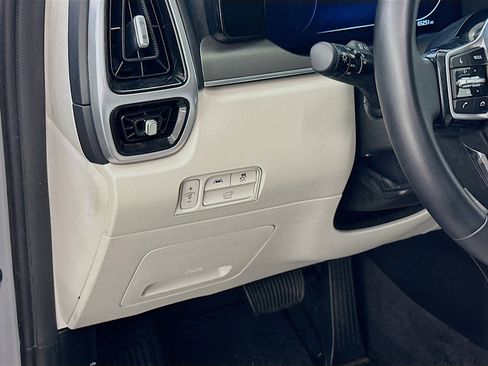 Used 2023 Kia Sorento SX image 17