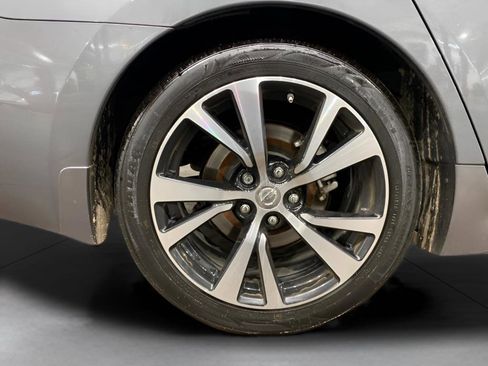 Used 2018 Nissan Maxima Platinum image 16