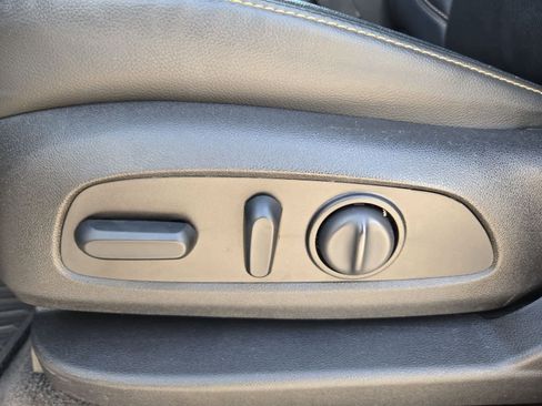 Used 2019 Chevrolet Traverse Premier w/ Driver Confidence II Package FWD image 16