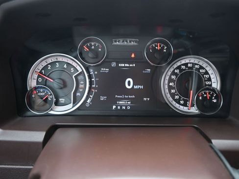 Used 2018 RAM 2500 SLT w/ Luxury Group image 16